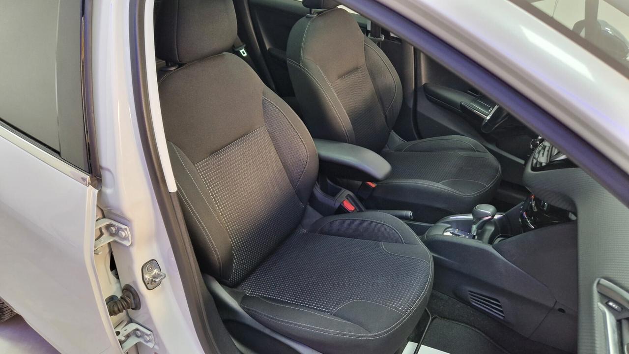 Peugeot 208 tetto panoramico