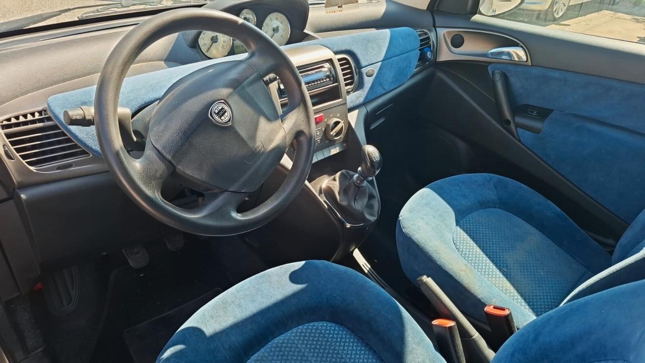 Lancia Ypsilon 1.2 16V Platino