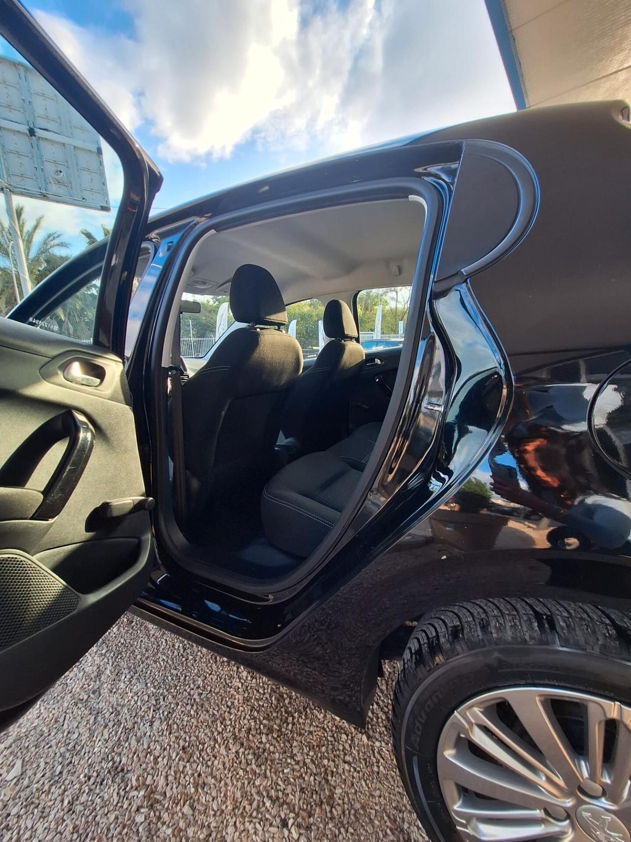 Peugeot 208 PureTech 82 5p. GPL Active