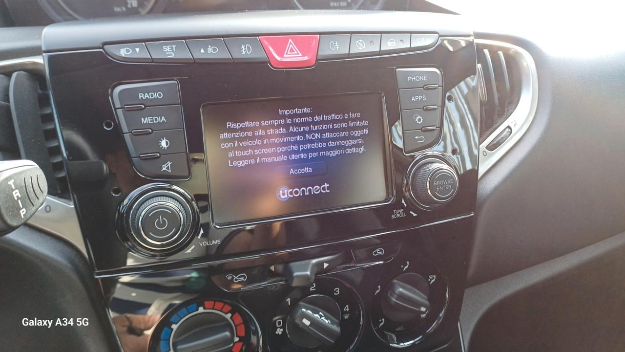Lancia Ypsilon 1.0 FireFly 5 porte S&S Hybrid Ecochic Gold