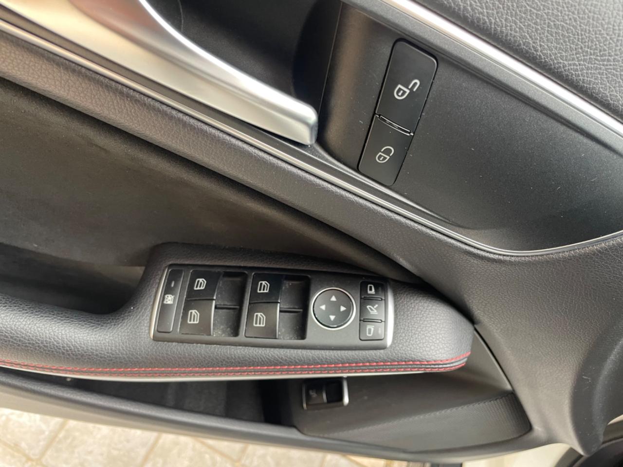 Mercedes-benz GLA 200 d 136CV AUT. PREMIUM AMG NIGHT PACKET TETTO LED NAVY 19