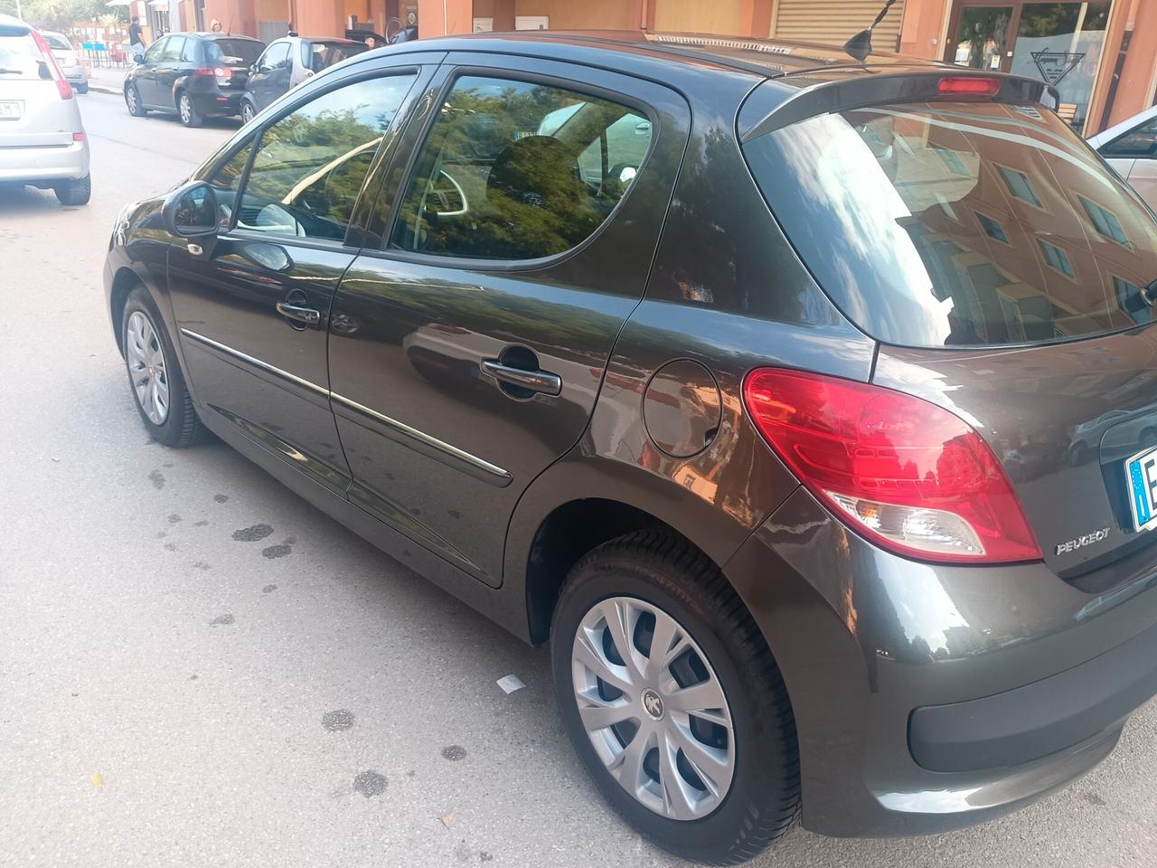 Peugeot 207 1.4 HDi 70CV 5p. Active