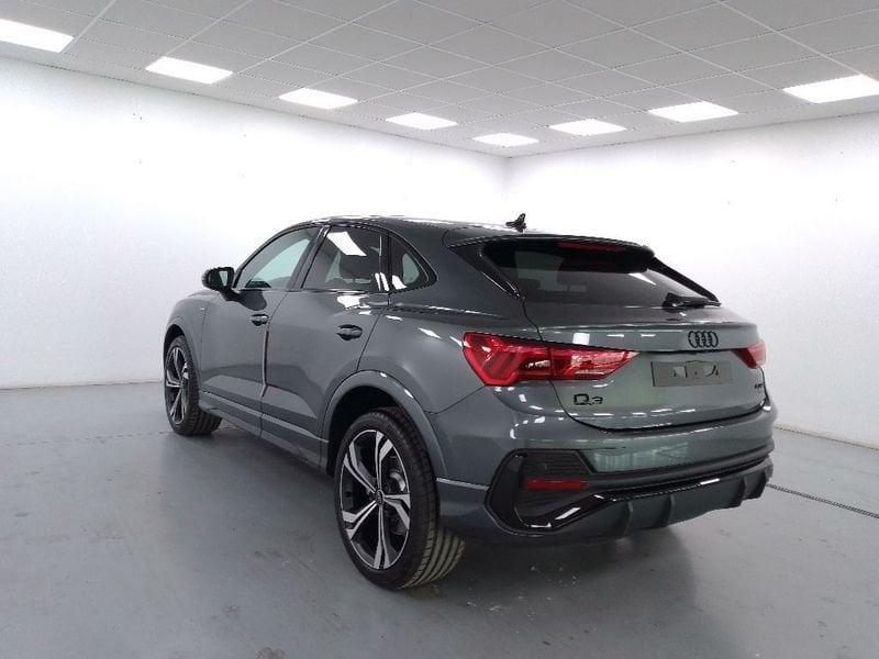 Audi Q3 Sportback 40 2.0 tdi Identity Black quattro 193cv s-tronic