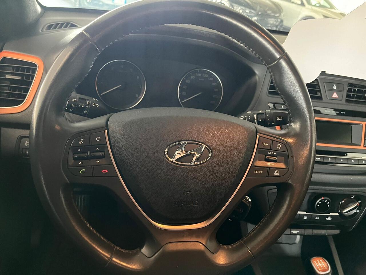 Hyundai i20 Coupé 1.2 3 porte Login