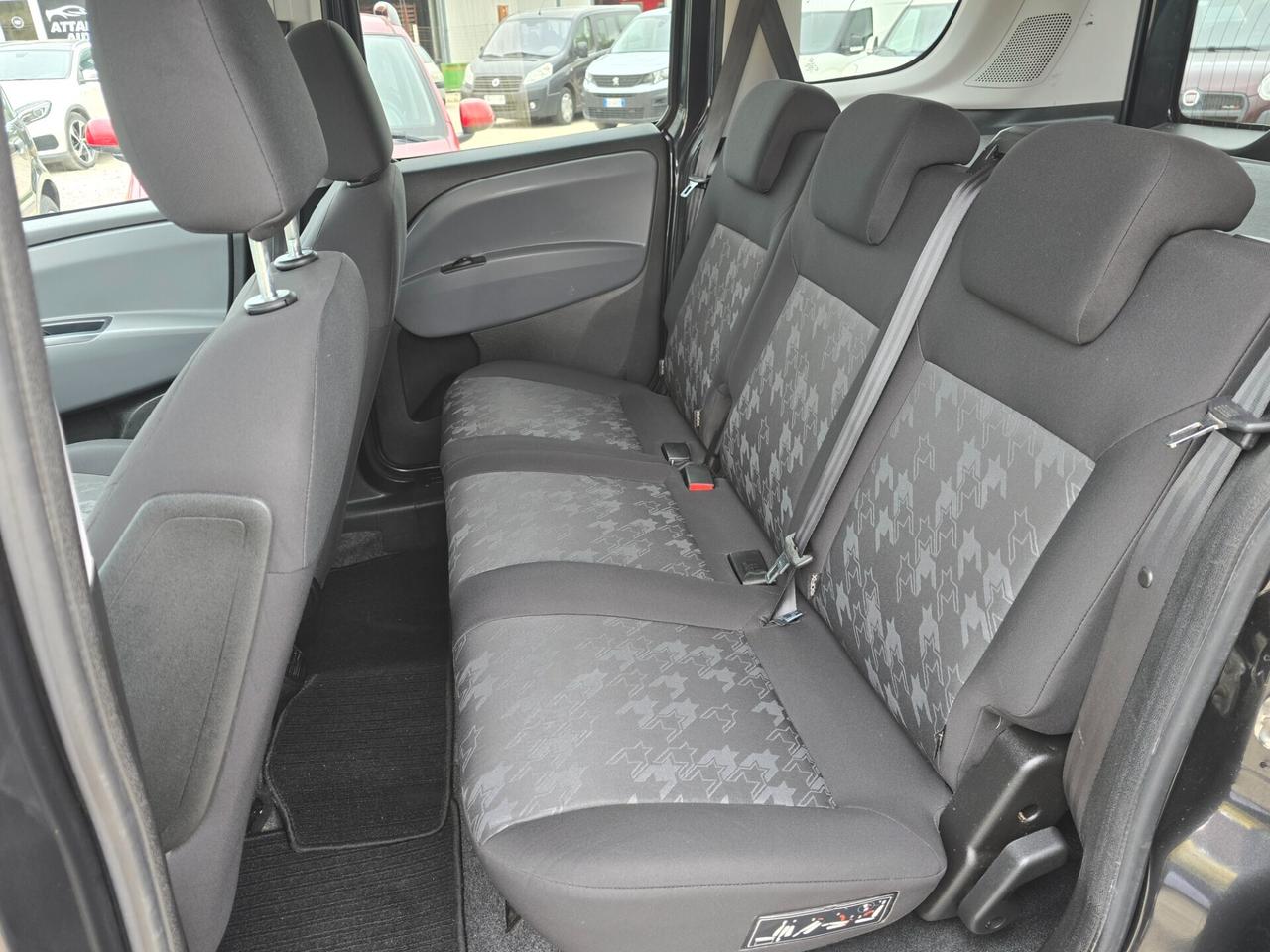 Opel Combo 5 posti fiat Doblò