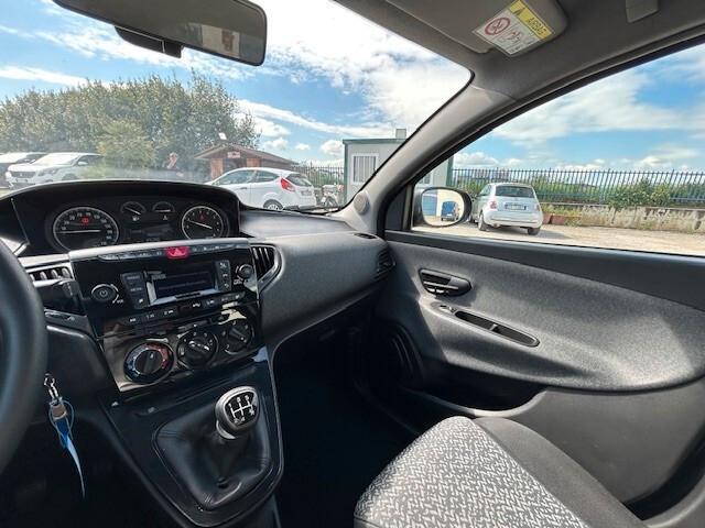 Lancia Ypsilon 1.2 69 CV 5 porte GPL Ecochic Silver OK PATENTATI