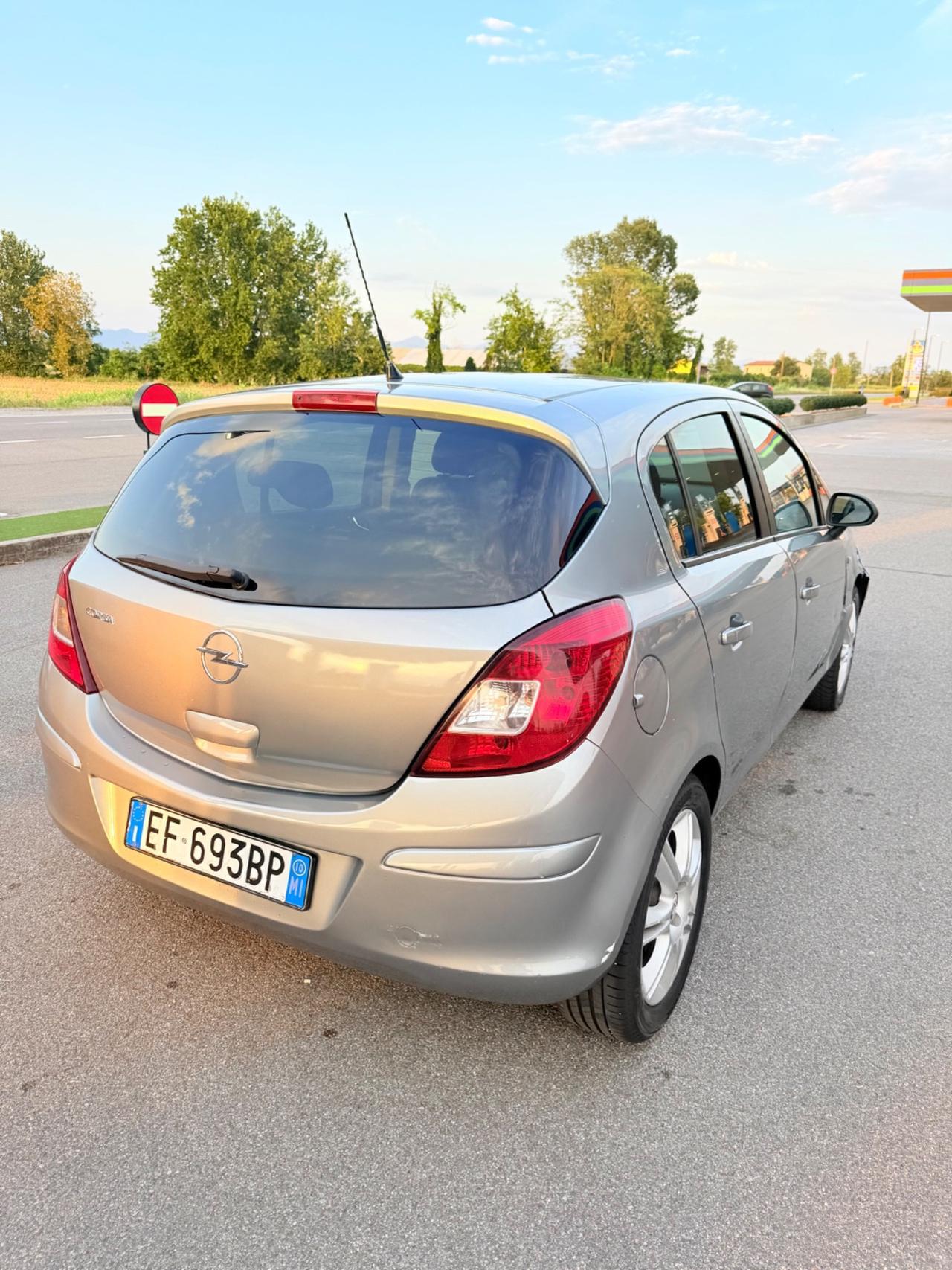 Opel Corsa 1.2 5 porte Cosmo