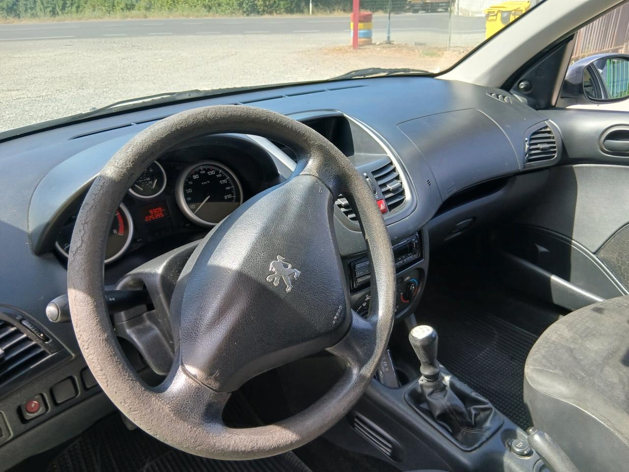 PEUGEOT 206+ AUTOCARRO