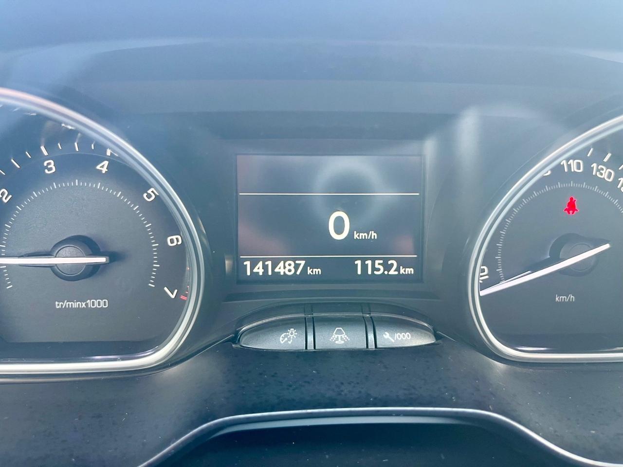 Peugeot 2008 1.6benz 2014 141.000km tagliandati