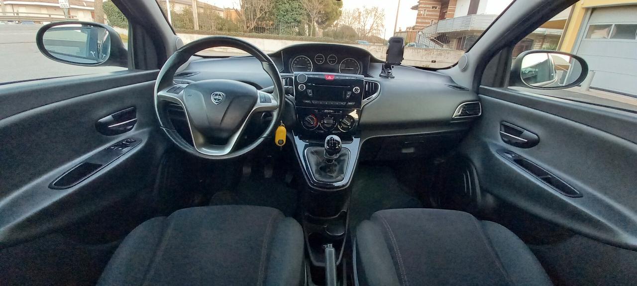 Lancia Ypsilon Benzina cc. 1.242 - 5 Porte 5 Posti UTILIZZABILE ANCHE PER I NEOPATENTATI.