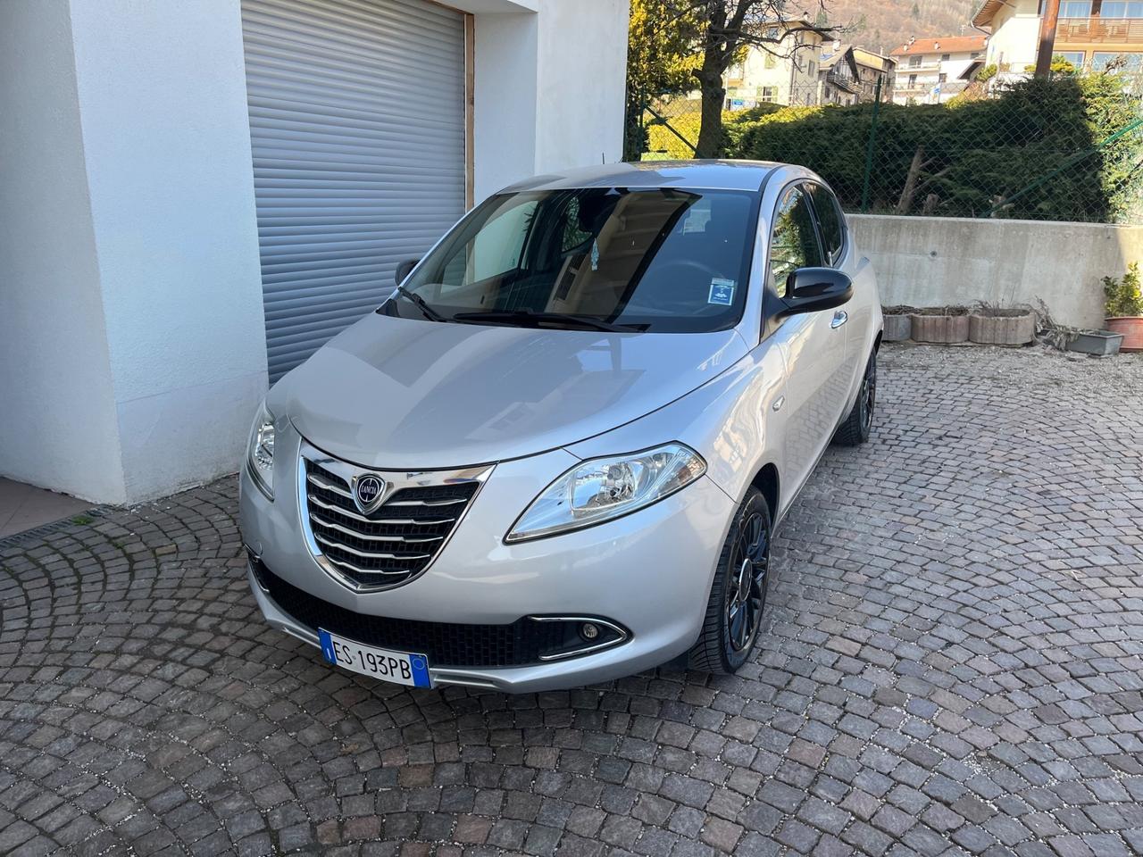Lancia Ypsilon 0.9 TwinAir 85 CV 5 porte S&S Gold