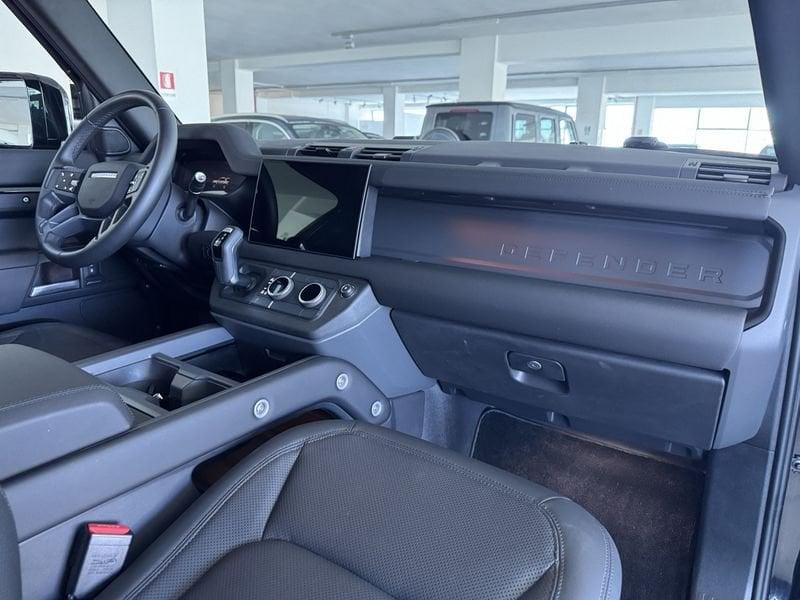 Land Rover Defender 3.0D I6 200 90 X-Dynamic SE AWD auto.