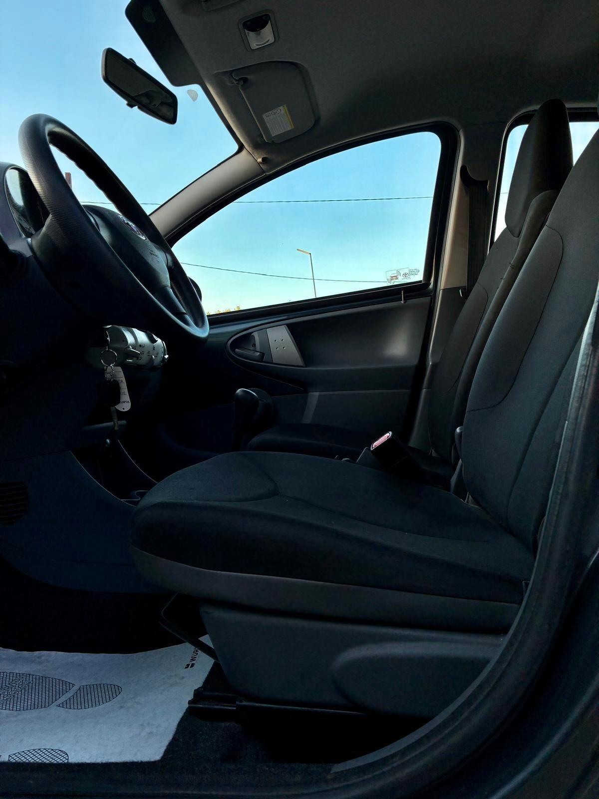 Toyota Aygo 1.0 12V VVT-i 5 porte Deep Ocean Connect MMT