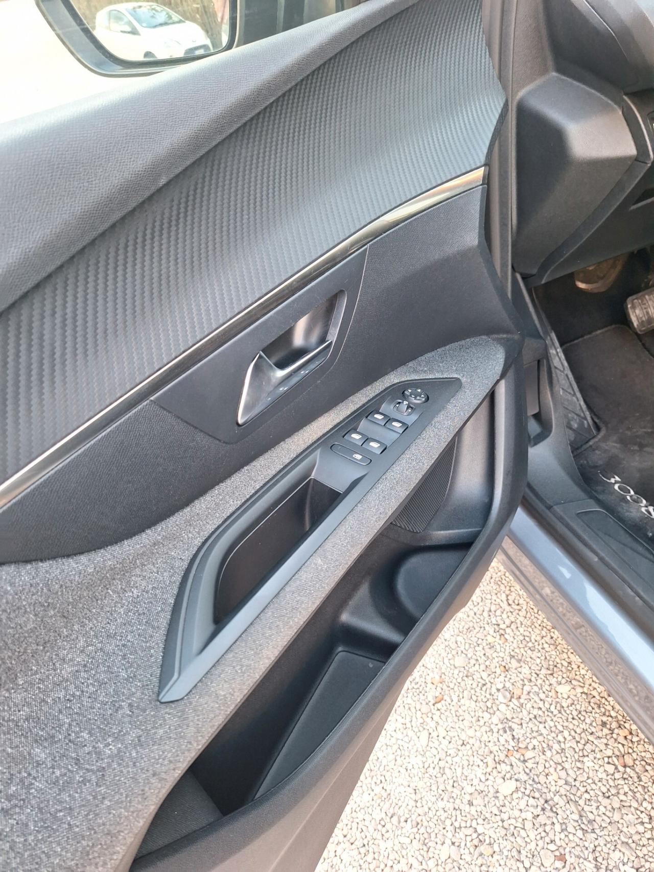 Peugeot 3008 BlueHDi 130 S&S EAT8 Allure