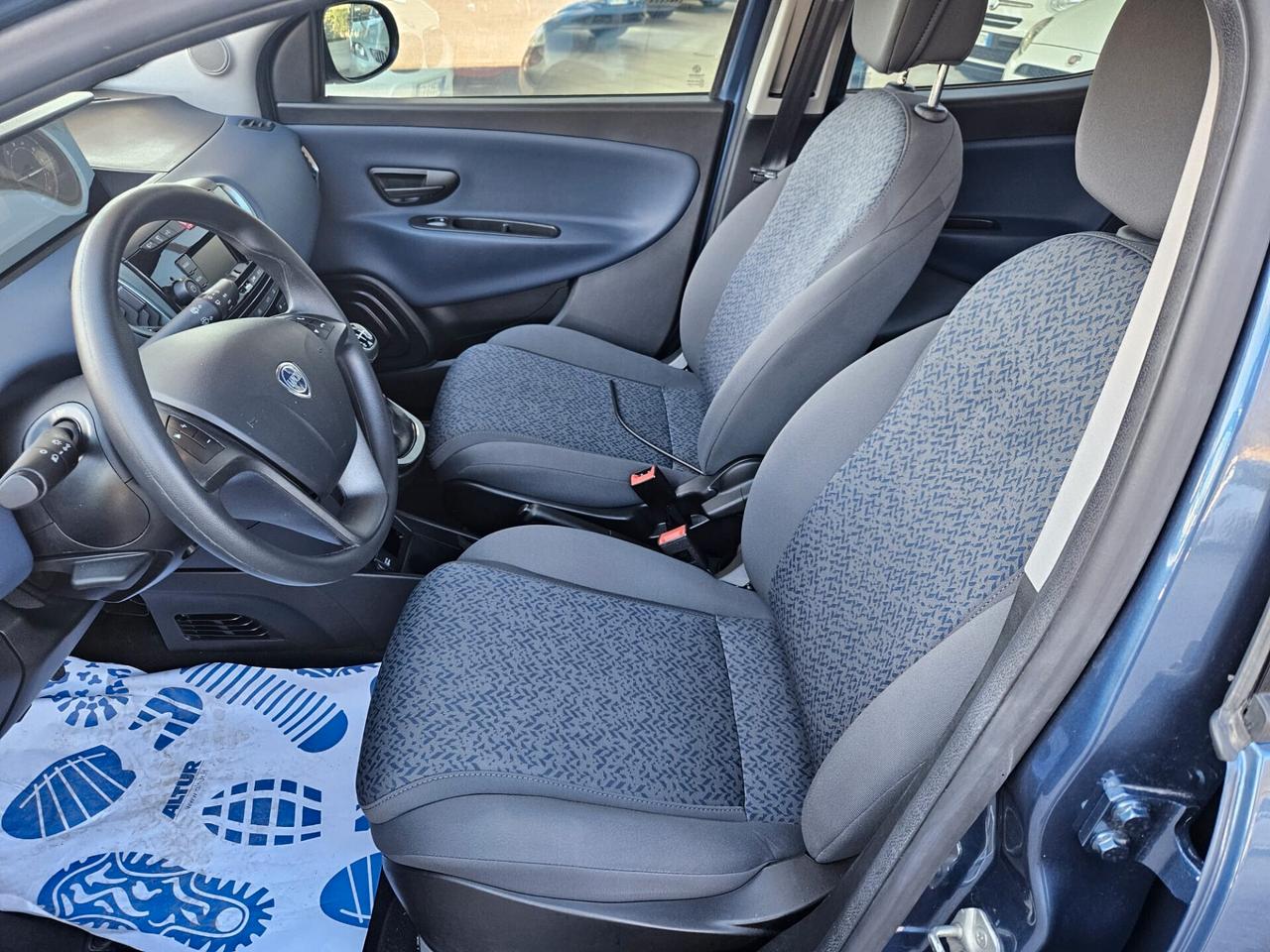 Lancia Ypsilon 1.0 FireFly 5 porte S&S Hybrid Gold