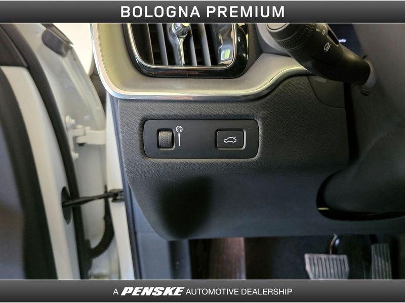 Volvo XC60 XC60 B4 (d) Geartronic Momentum Pro N1 - AUTOCARRO