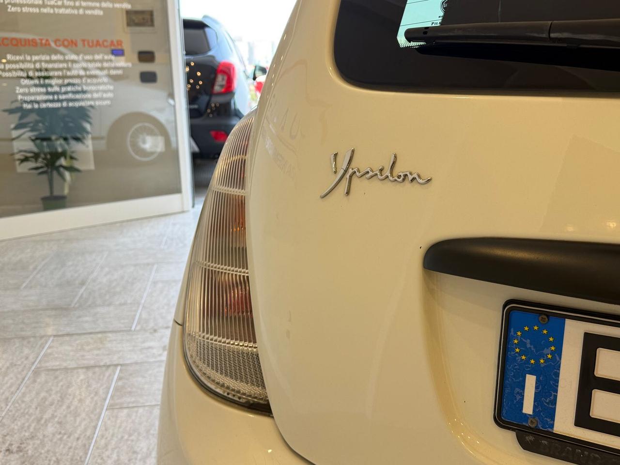 Lancia Ypsilon 1.3 Multijet MOMO DESIGN #6542