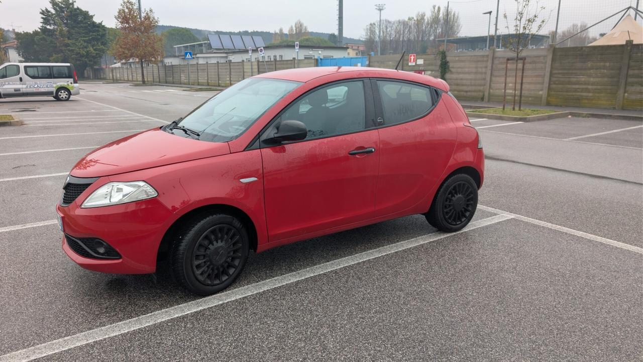 Lancia Ypsilon 1.0 FireFly 5 porte S&S Hybrid Ecochic Gold