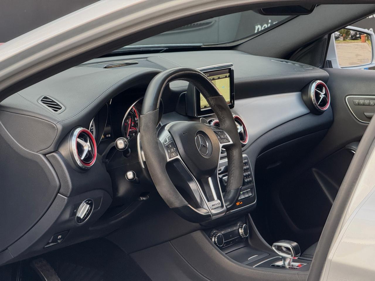 Mercedes-Benz GLA 45 AMG 4 MATIC 360CV CAM