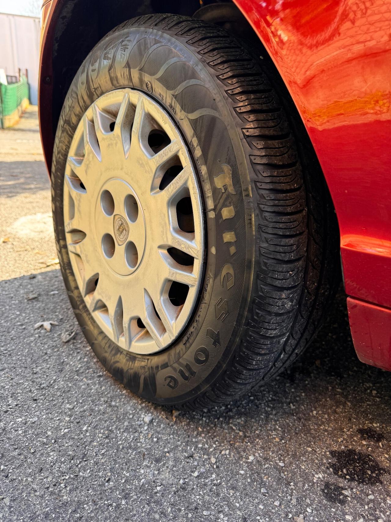 Lancia Ypsilon 1.2 16V Platino