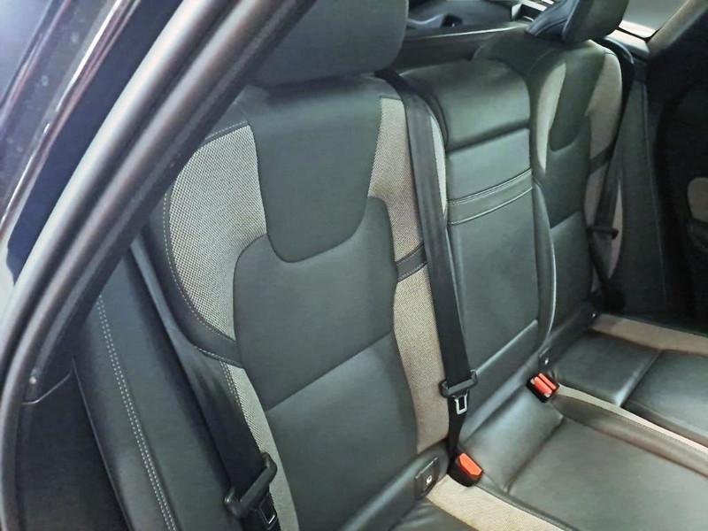 VOLVO XC60 B4 D AUTOMATICO R-DESIGN SUV