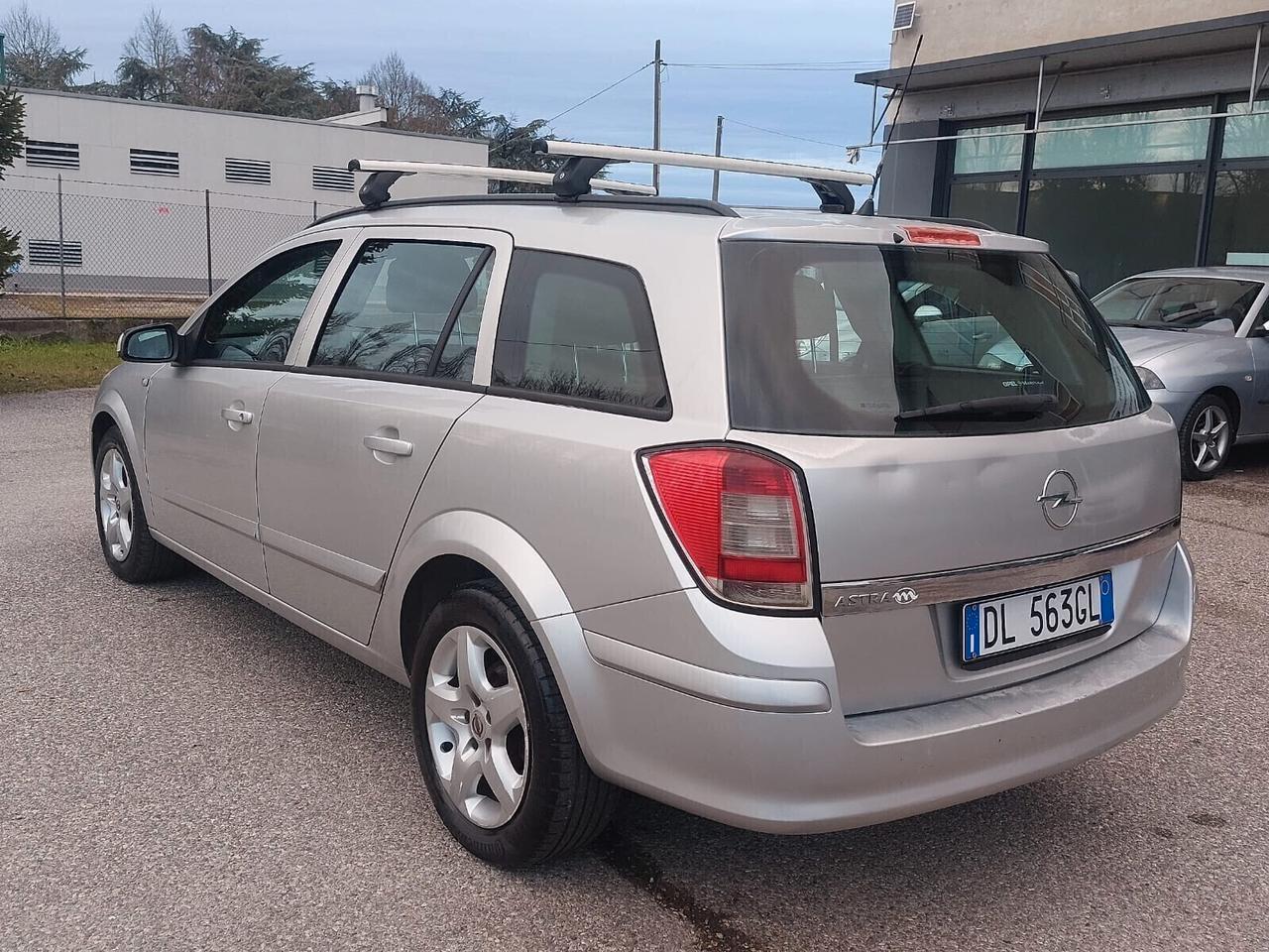 Opel Astra 1.4 16V Twinport 5 porte Enjoy