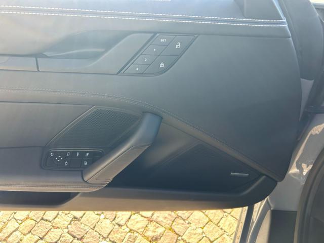 PORSCHE 911 Carrera 4 GTS Cabriolet