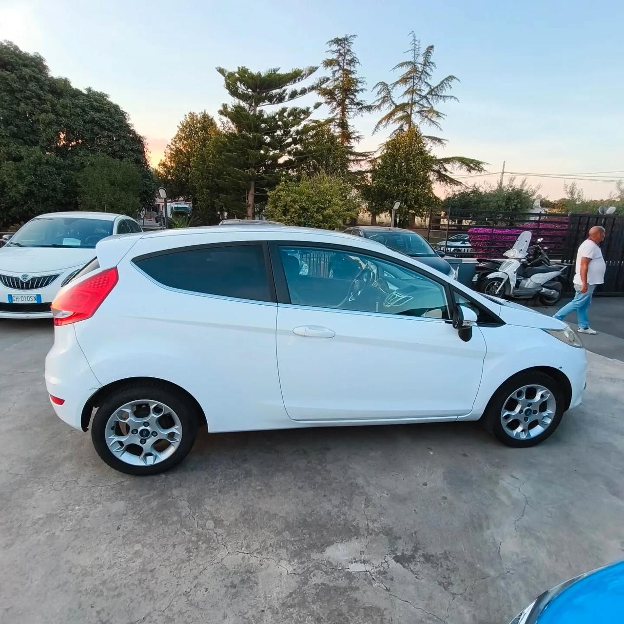 Ford Fiesta 1.2 Titanium SOLI 2.190EURO