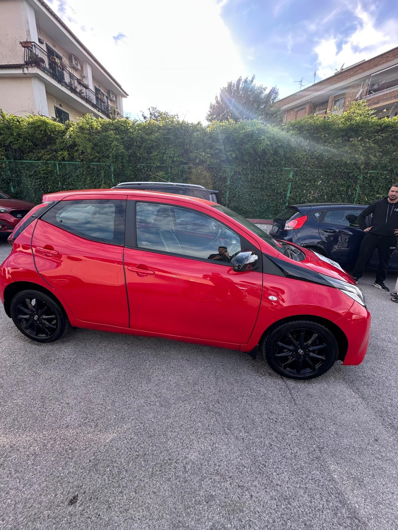 Toyota Aygo 1.0 VVT-i 72 CV 5 porte x-play MMT