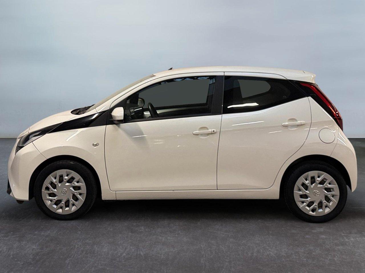 Toyota Aygo 5 Porte Aygo 5p 1.0 x-business m-mt 72cv