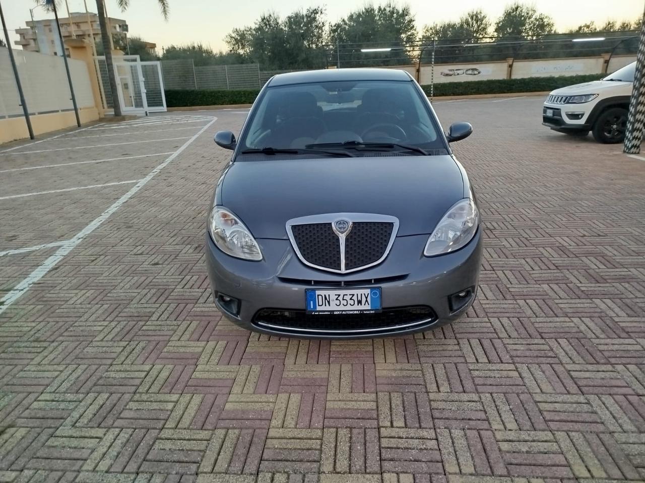 Lancia Ypsilon 1.2 Platino