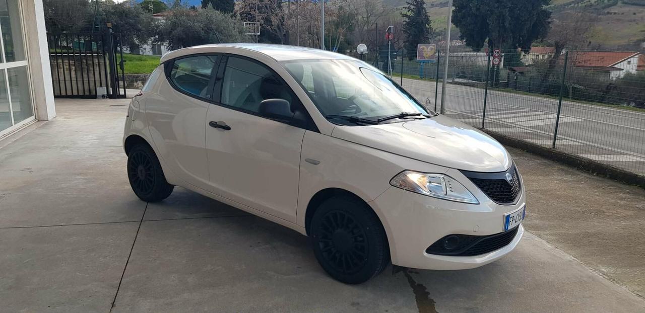 Lancia Ypsilon 1.2 69 CV 5 porte Unyca