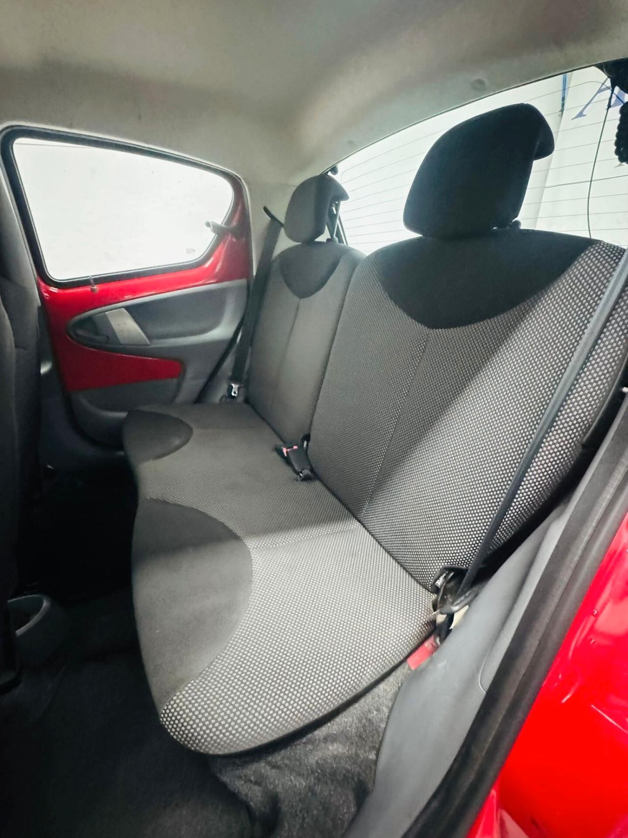 Toyota Aygo 1.0 12V VVT-i 5 porte Sol Red Edition