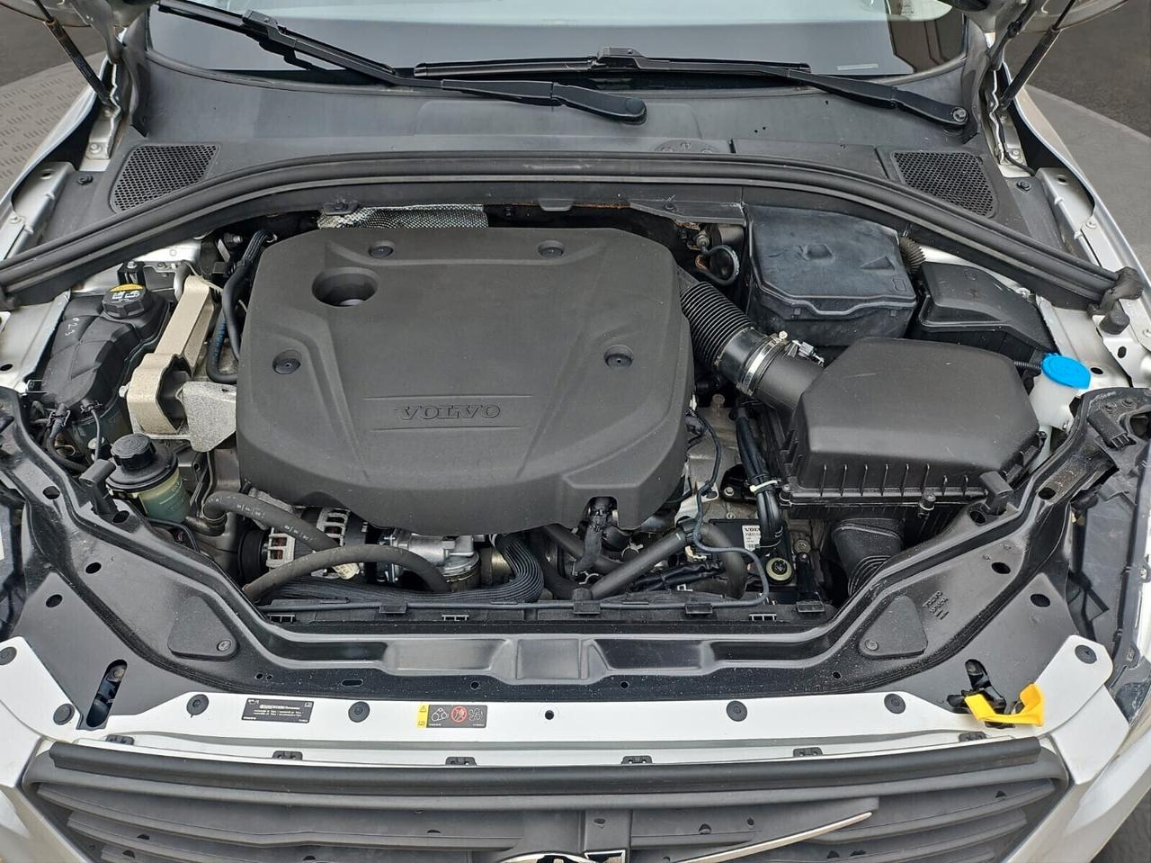 Volvo XC 60 D3 FWD 150CV Momentum AUTO NAVI