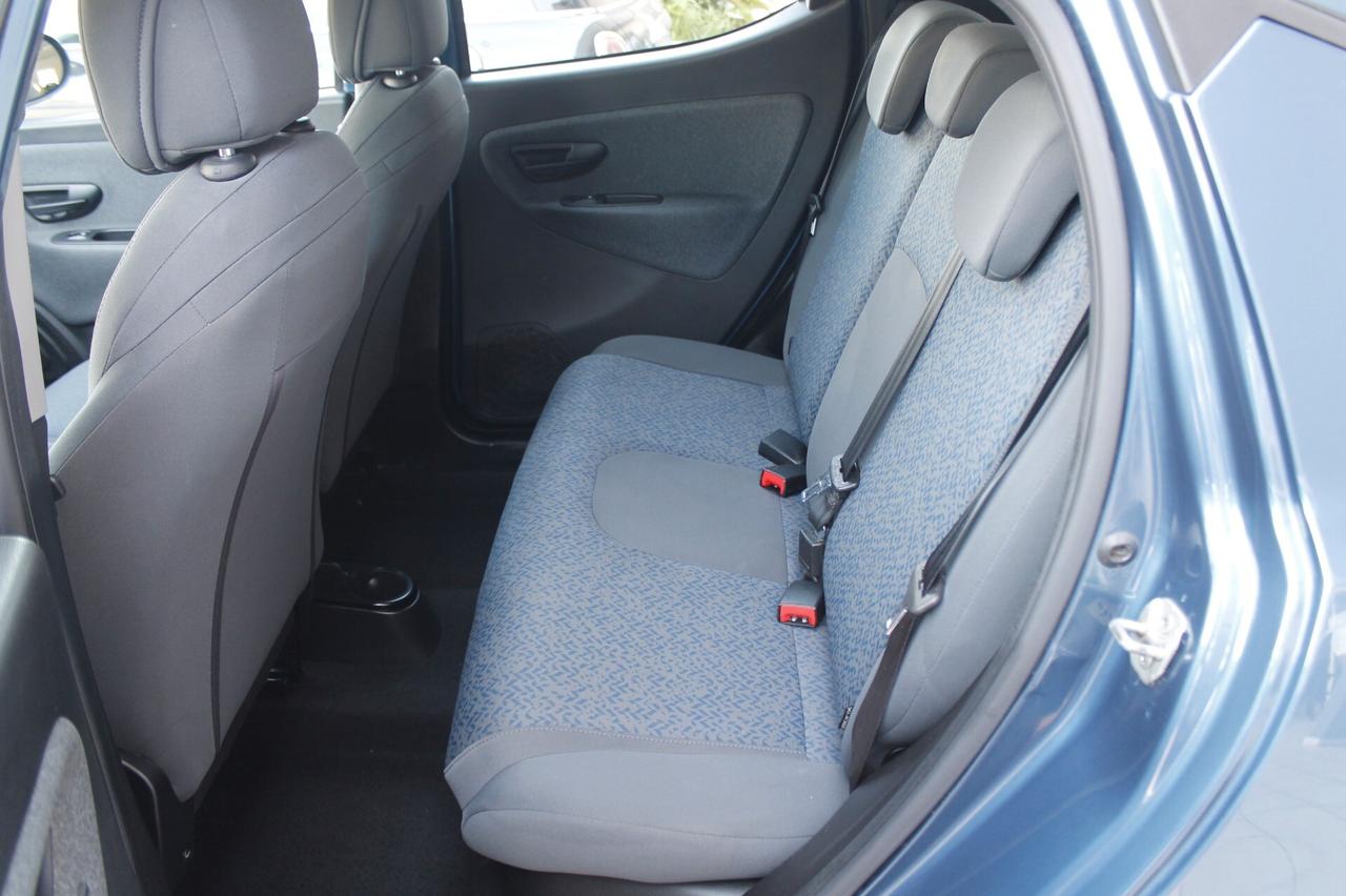 Lancia Ypsilon 1.0 FireFly 5 porte S&S Hybrid Silver