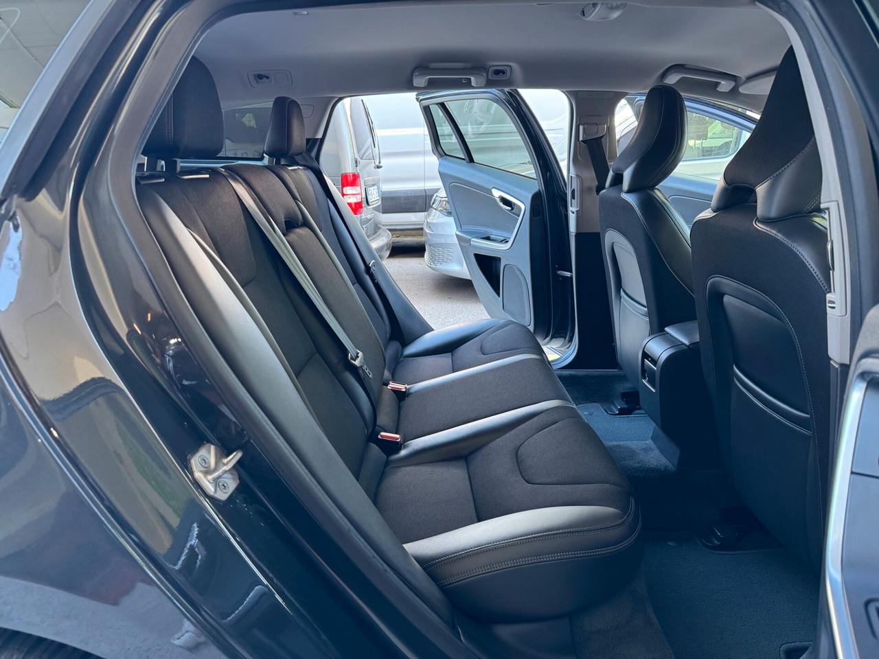 Volvo V60 1.6 d2 Momentum Powershift GARANZIA24MES