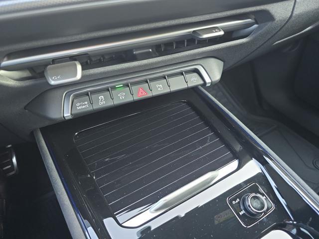 AUDI Q3 e-hybrid 200 kW S tronic S line edition