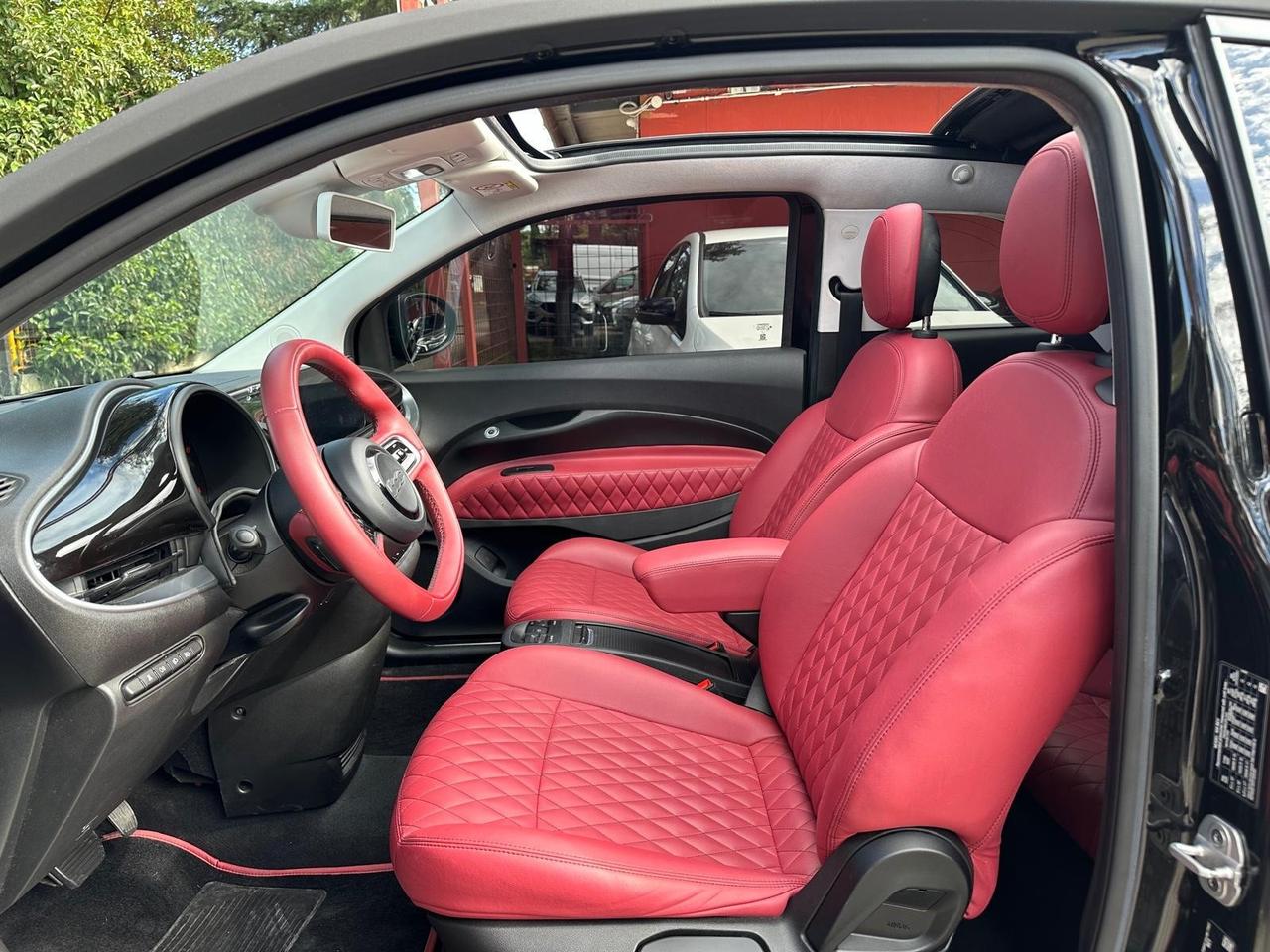 Fiat 500 La Prima Cabrio 42 kWh nera opaca full led prezzo promo