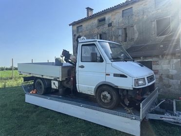 Iveco Daily con gru Botta davanti!!