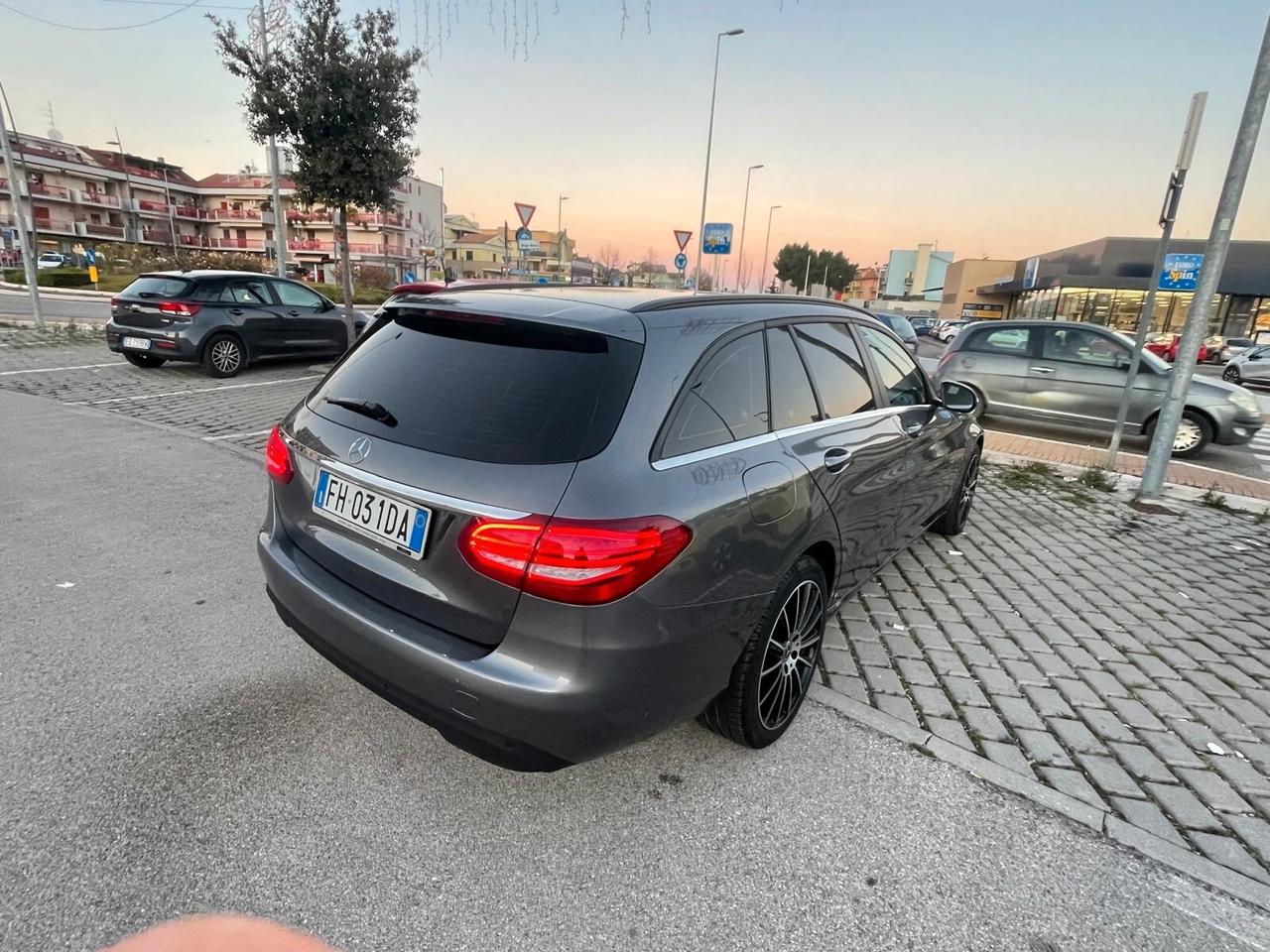 Mercedes-benz C 200 d S.W. Auto Premium (AMG) Automatico 135 mila km