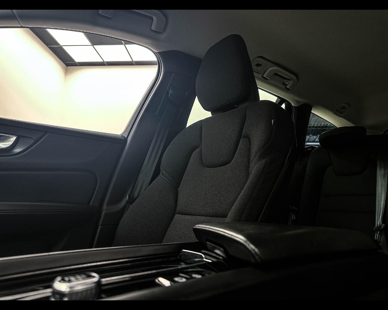 VOLVO V60 B4 (d) Geartronic Momentum Business