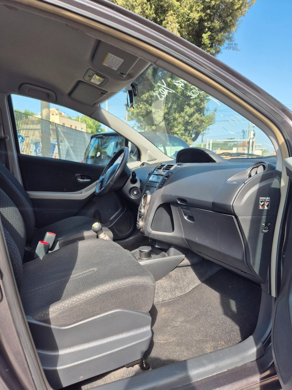 Toyota Yaris 1.0 5 porte Sol