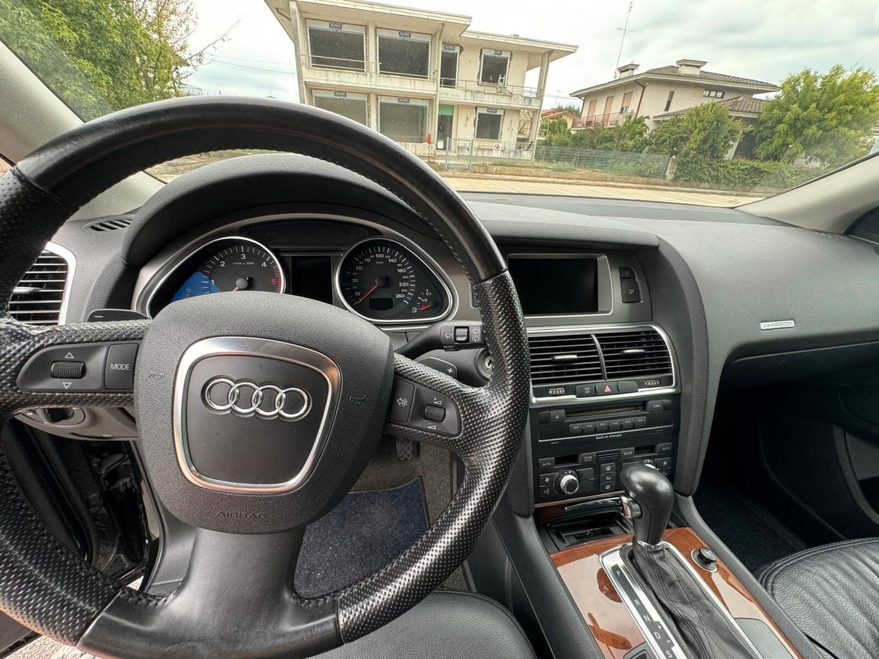 Audi Q7 3.0 V6 TDI 233CV quattro tiptronic