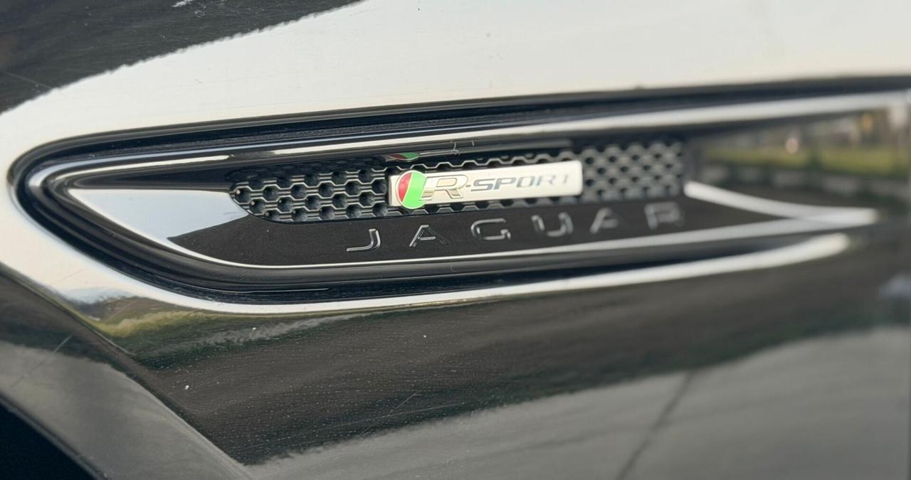 Jaguar XE 2.0 D Turbo R-Sport
