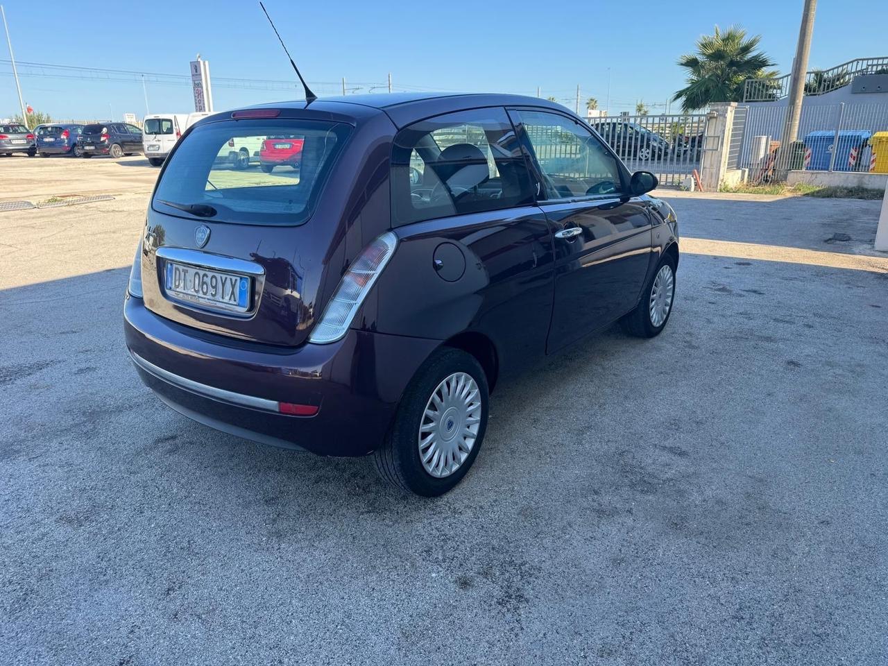 Lancia Ypsilon 1.2 versus neo p ok
