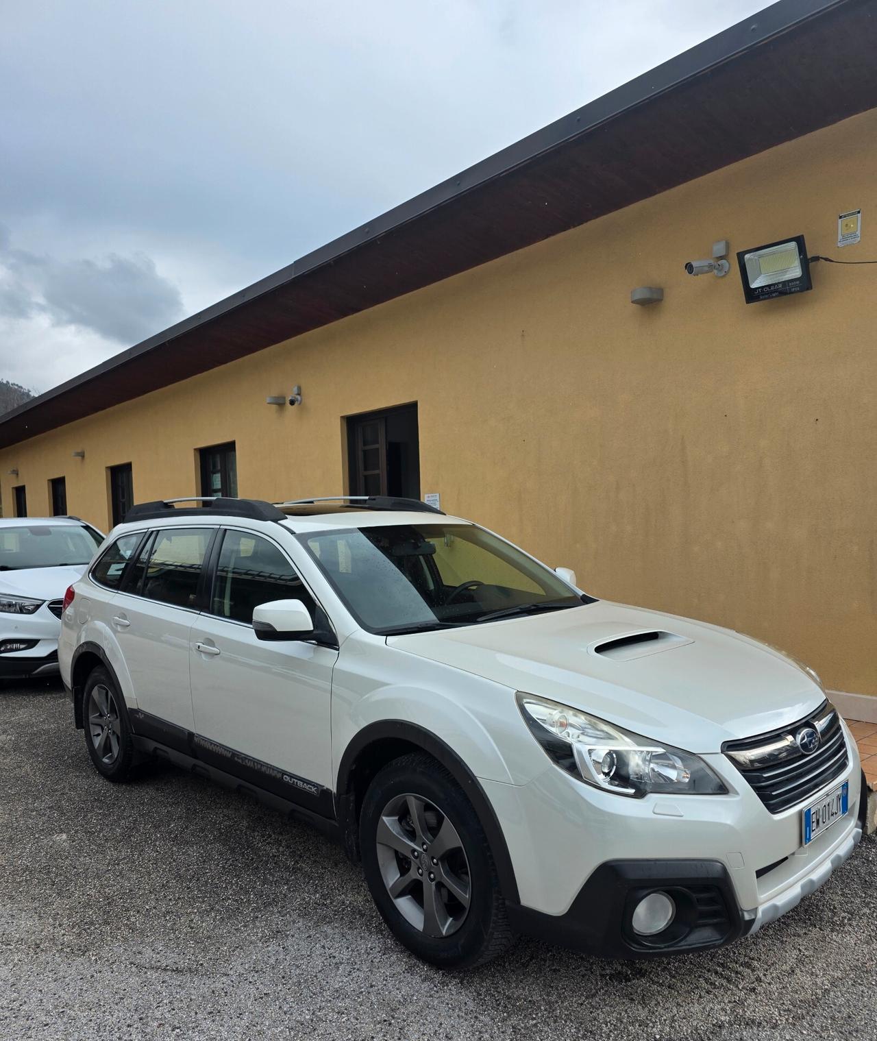 Subaru OUTBACK 2.0D CVT Trend Lineartronic