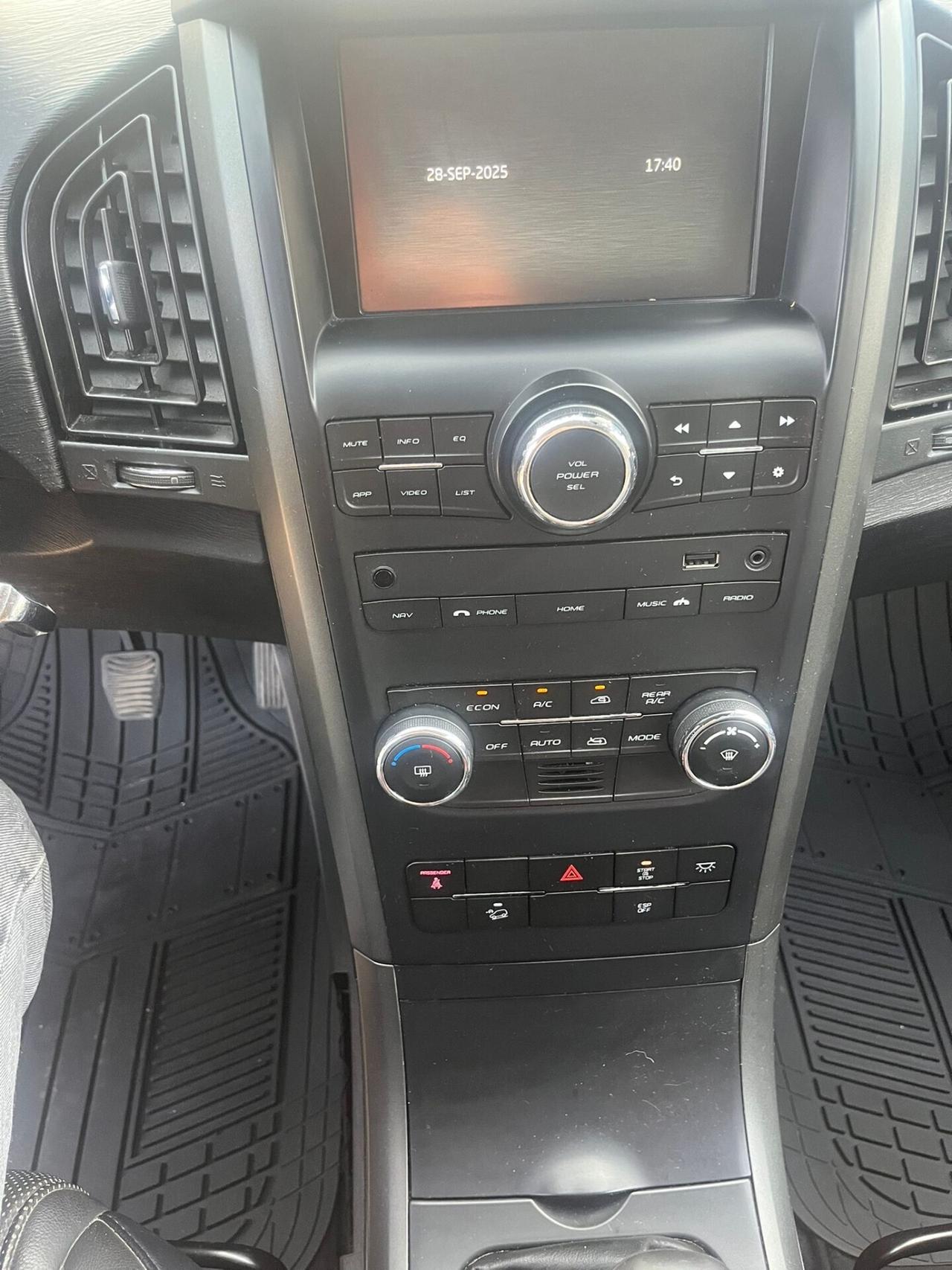 XUV500 2.2 16V FWD W8 (7 POSTI)