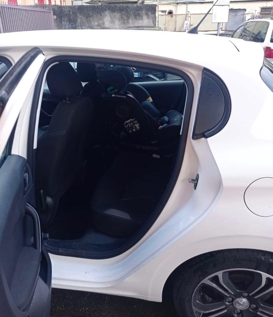 Peugeot 208 1.4 HDi 68 CV 5 porte Allure