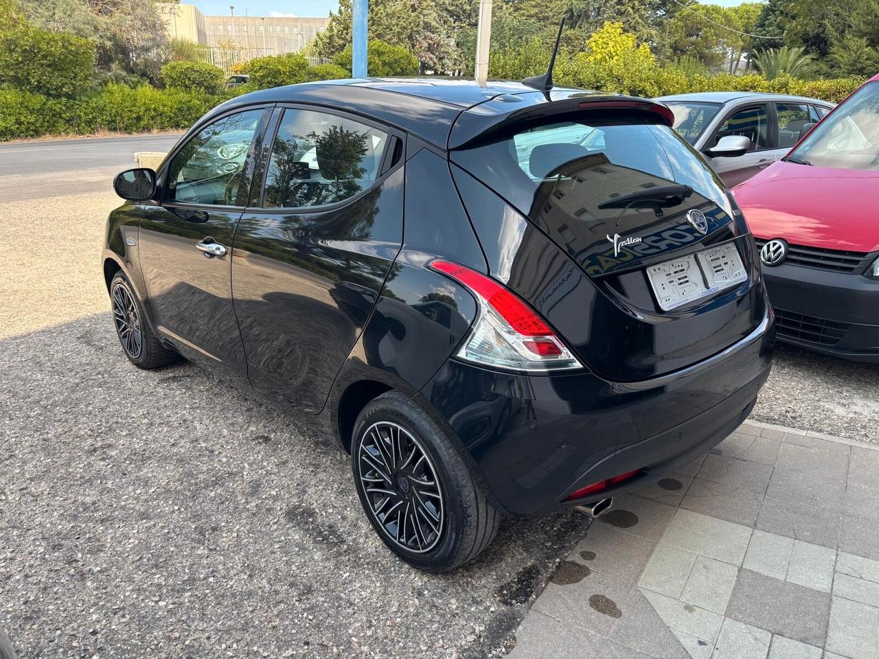 Lancia Ypsilon 1.0 FireFly 5 porte S&S Hybrid Gold