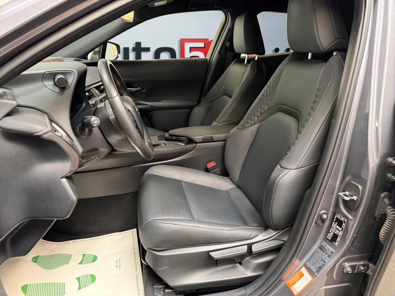 Lexus UX 250h 2.0 Midnight 2wd cvt